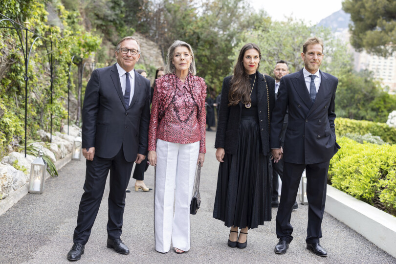 Bruno Pavlovsky, président de la maison Chanel, accueille Caroline, princesse de Hanovre, aux côtés de Tatiana et Andrea Casiraghi.